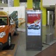 Digital Signage LCD usado en salas de exposición de coches